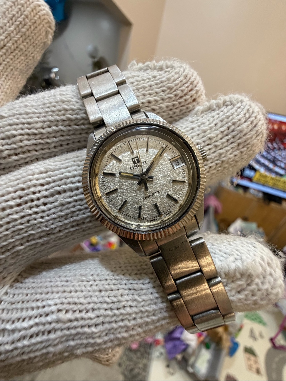 Vintage Tissot Ladies Quartz Watch Linen Snowflake Dial Fluted Bezel Date Swiss
